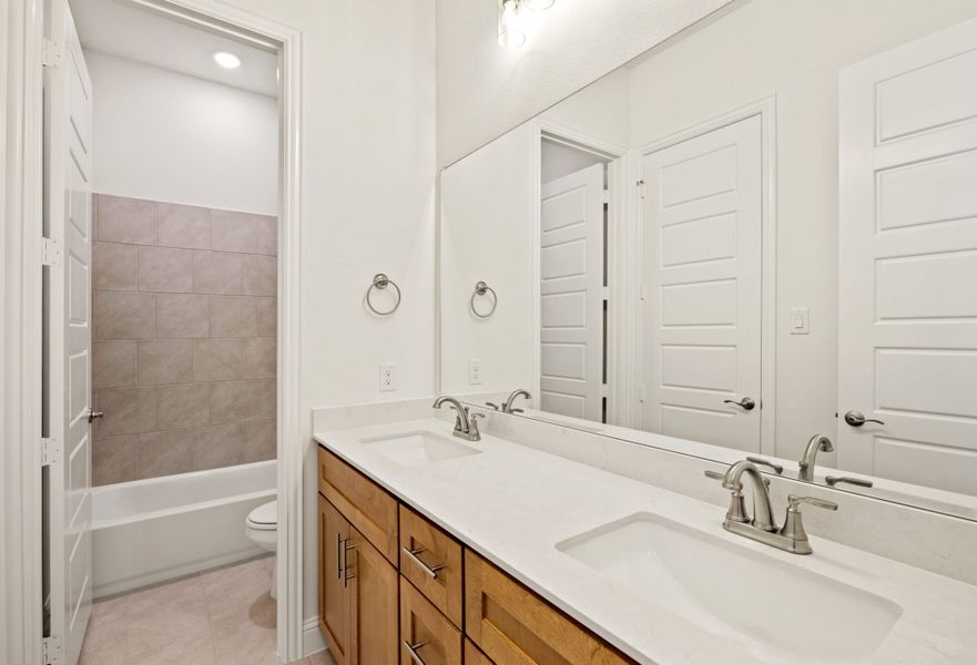Furnished interior view inside a new home in Myrtle Creek, Waxahachie (Image 6).