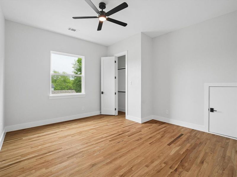Spacious, unfurnished interior of a new home in , Dallas (Image 24).