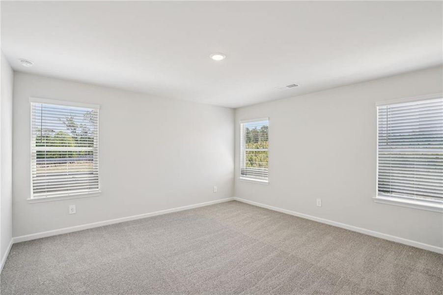 Spacious, unfurnished interior of a new home in Hawthorne Station, College Park (Image 33).