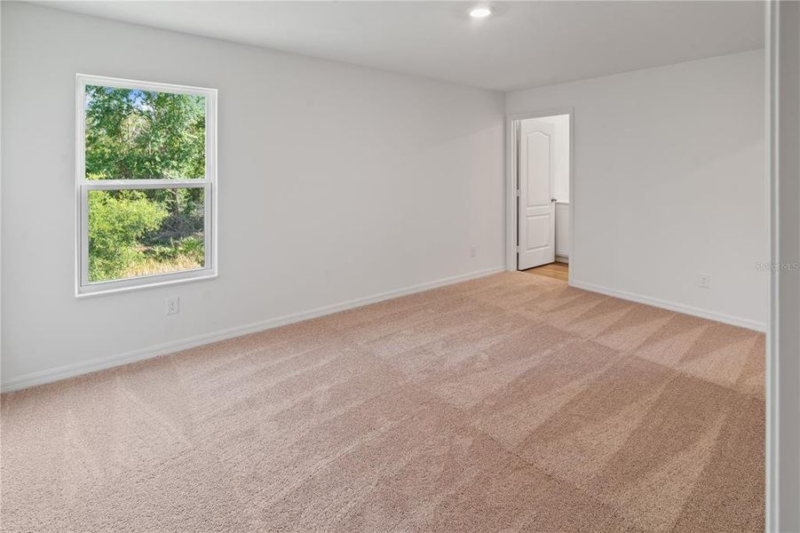 Spacious, unfurnished interior of a new home in , Kissimmee (Image 10).