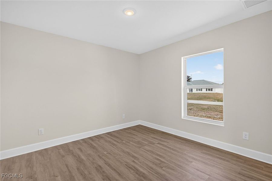 Spacious, unfurnished interior of a new home in Cape Coral, Cape Coral (Image 17).