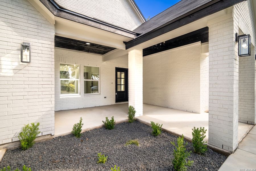 Exterior details and patio area of a home in , La Vernia (Image 19).