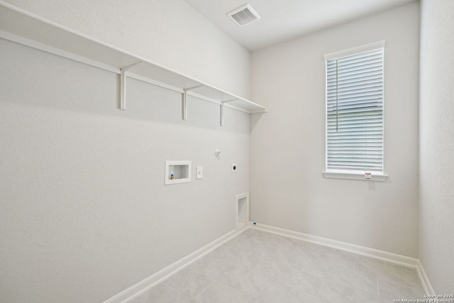 Spacious, unfurnished interior of a new home in Sagebrooke - Premier Series, San Antonio (Image 30). Spacious, unfurnished interior of a new home in Sagebrooke - Premier Series, San Antonio (Image 30).