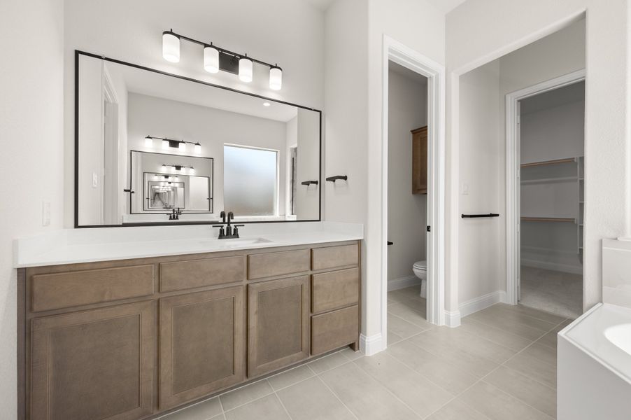 Furnished interior view inside a new home in Myrtle Creek, Waxahachie (Image 9).