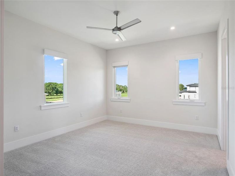 Spacious, unfurnished interior of a new home in Lake Sheen Sound, Orlando (Image 18).
