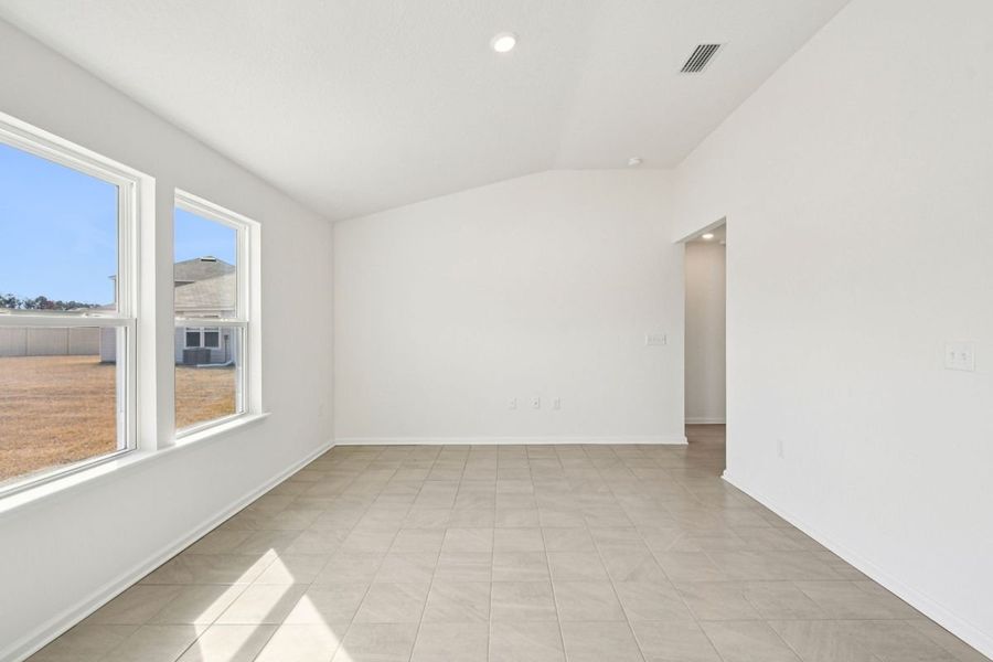 Spacious, unfurnished interior of a new home in Hawkes Meadow, Jacksonville (Image 6).