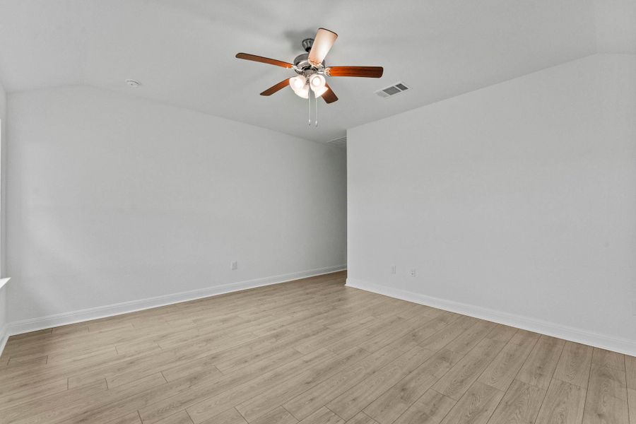 Spacious, unfurnished interior of a new home in Riverview, Georgetown (Image 24).