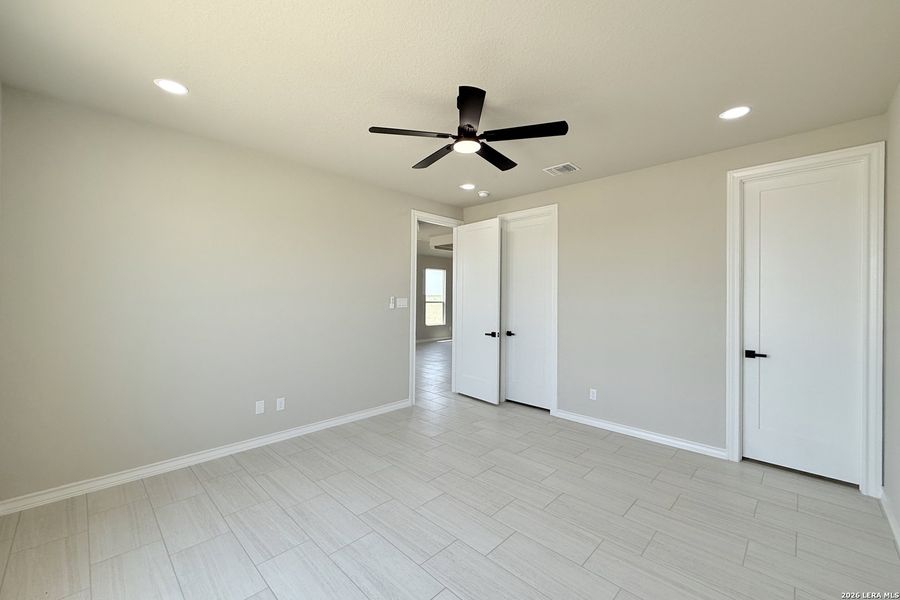 Spacious, unfurnished interior of a new home in , La Vernia (Image 16).