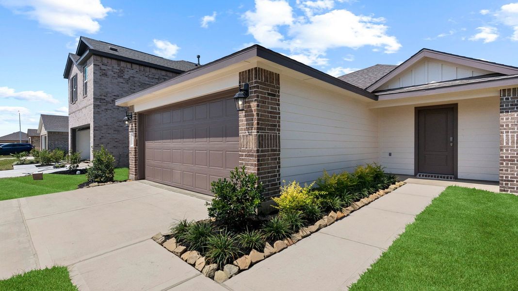 Representative exterior photo of a completed home built from the Estero by D.R. Horton in Watermark, Alvin, TX (Image 2).