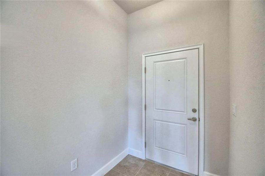 Spacious, unfurnished interior of a new home in Knights Landing, Lakeland (Image 10).