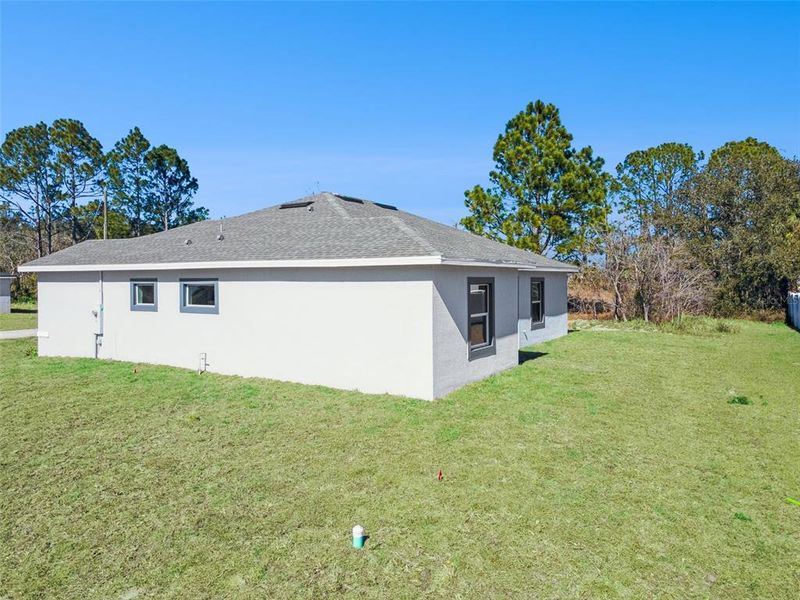 Exterior details and patio area of a home in , Kissimmee (Image 3).