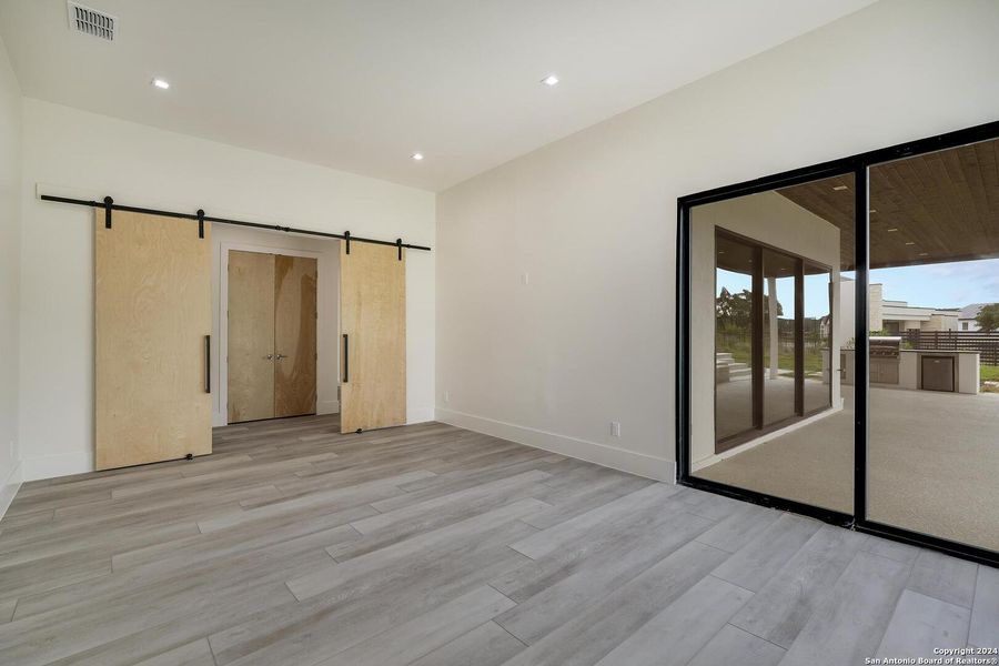 Spacious, unfurnished interior of a new home in , San Antonio (Image 21).