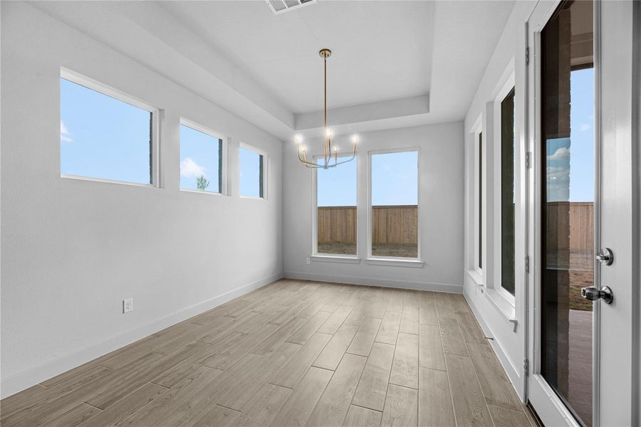 Representative image. Features, selections and colors may vary.