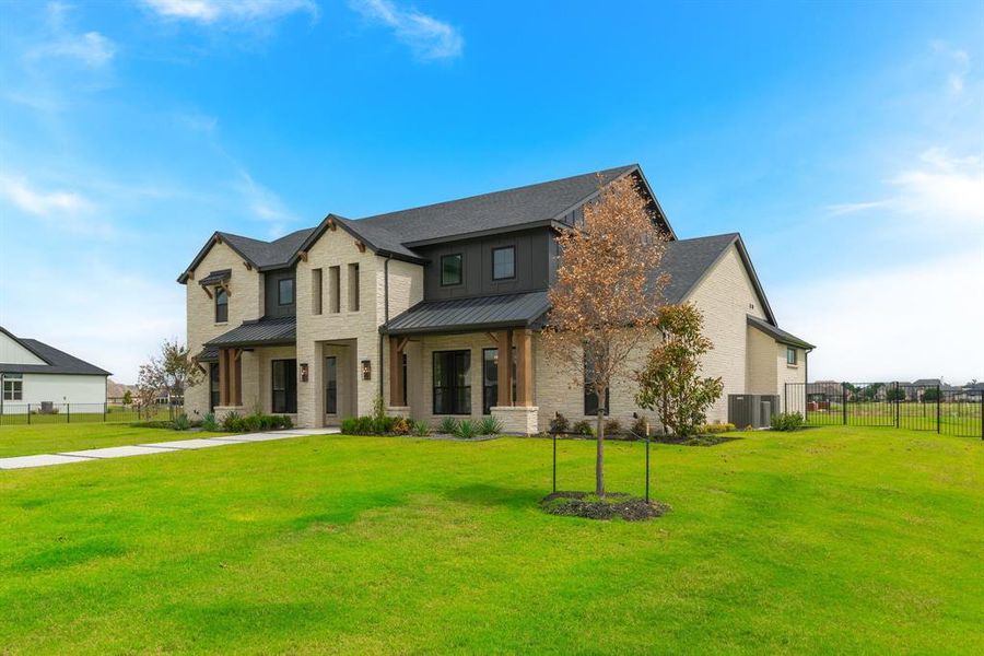 View of front of home featuring a front yard