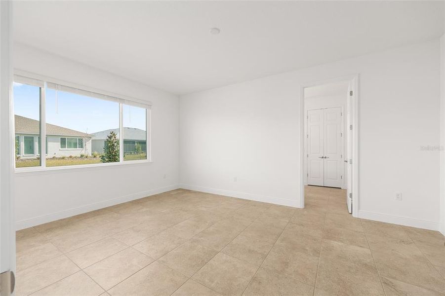 Spacious, unfurnished interior of a new home in , Ocala (Image 28).