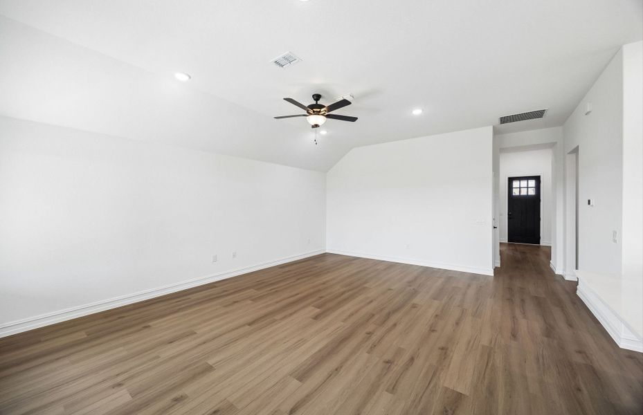 Spacious, unfurnished interior of a new home in Ribbonwood, Aubrey (Image 15).