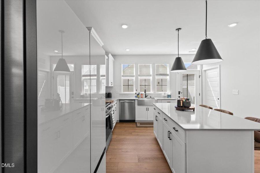 16-33 Pear Blossom Pkwy