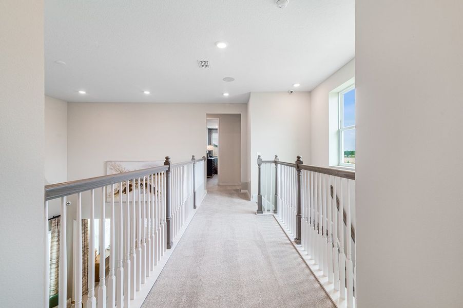 Spacious, unfurnished interior of a new home in The Waters at Center Lake Ranch, St. Cloud (Image 20).
