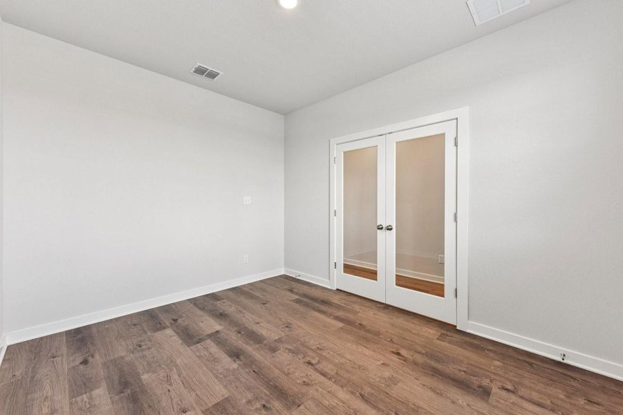 Spacious, unfurnished interior of a new home in Stallion Run, Buda (Image 21).