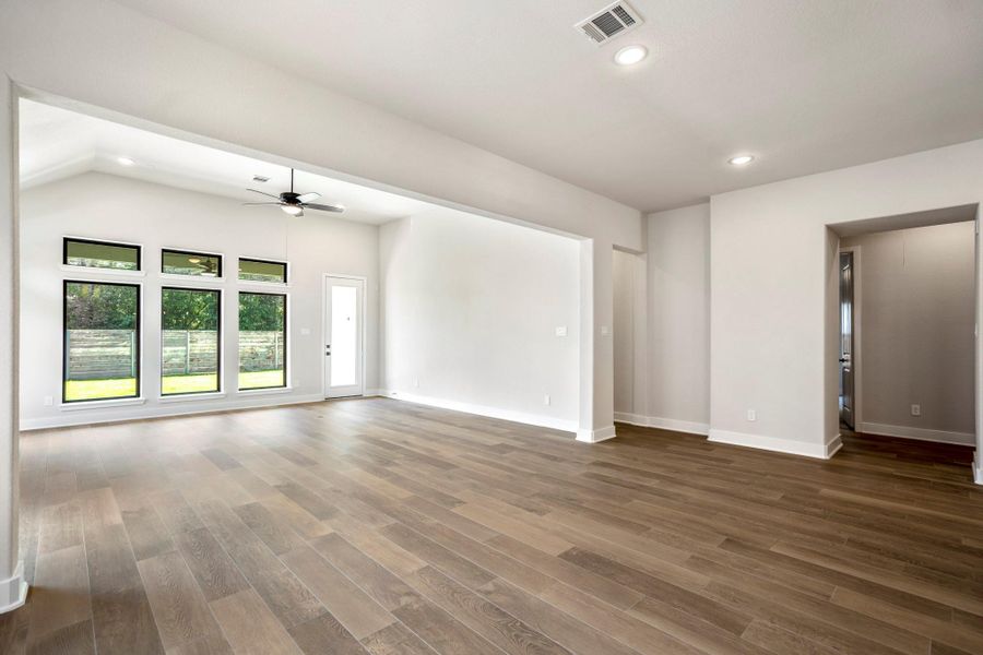 Spacious, unfurnished interior of a new home in ARTAVIA, Conroe (Image 36).