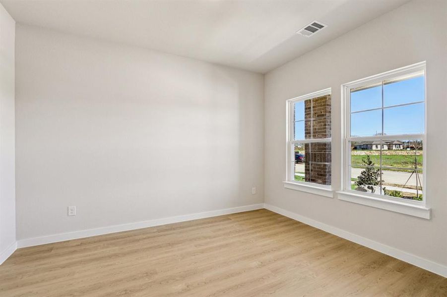 Spacious, unfurnished interior of a new home in Hickory Hill, Sherman (Image 17).