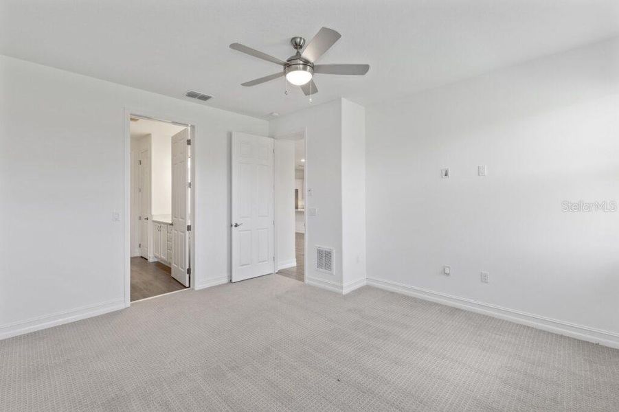 Spacious, unfurnished interior of a new home in , Ocala (Image 24).