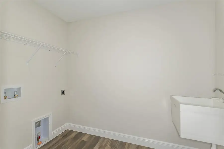 Spacious, unfurnished interior of a new home in Pasadena Woods, Dade City (Image 22).