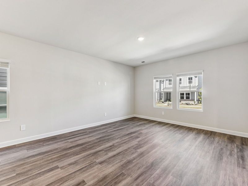 Spacious, unfurnished interior of a new home in Crossrail Station, Mooresville (Image 9).