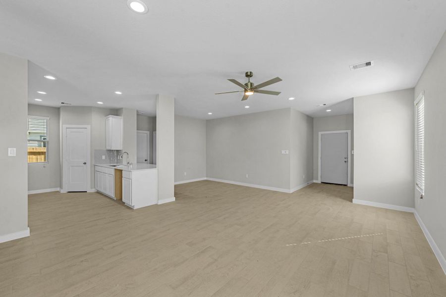 Spacious, unfurnished interior of a new home in Grand Oaks Village, Houston (Image 14). Spacious, unfurnished interior of a new home in Grand Oaks Village, Houston (Image 14).
