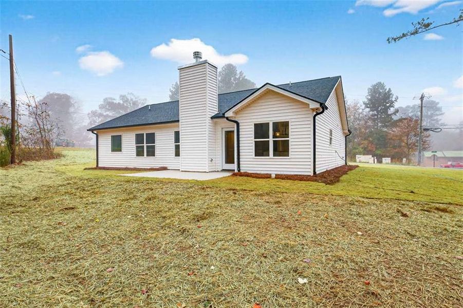 Exterior details and patio area of a home in , Athens (Image 4).