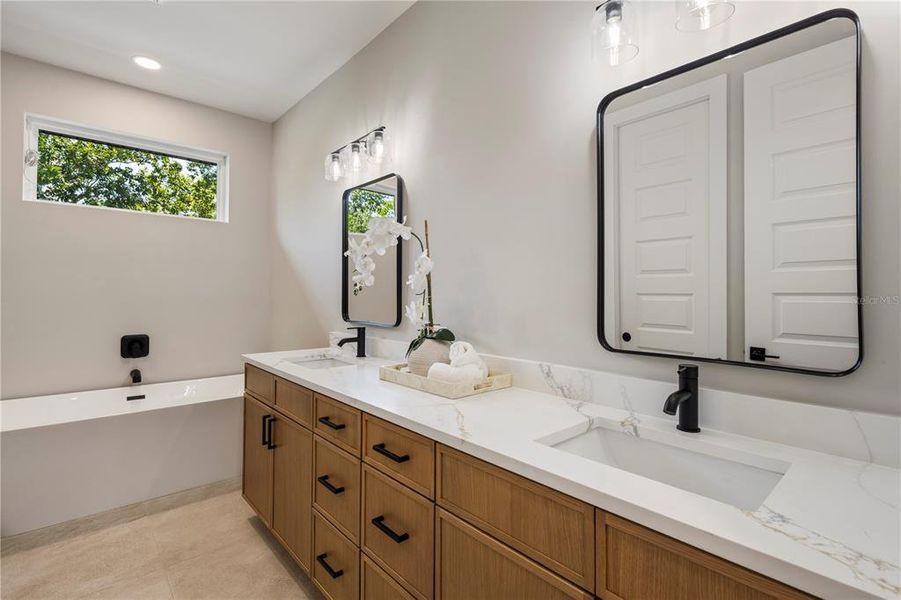 Furnished interior view inside a new home in , Winter Park (Image 11).