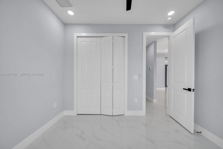 Spacious, unfurnished interior of a new home in , Lehigh Acres (Image 26).