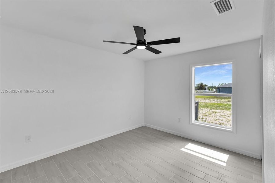 Spacious, unfurnished interior of a new home in , Cape Coral (Image 28).