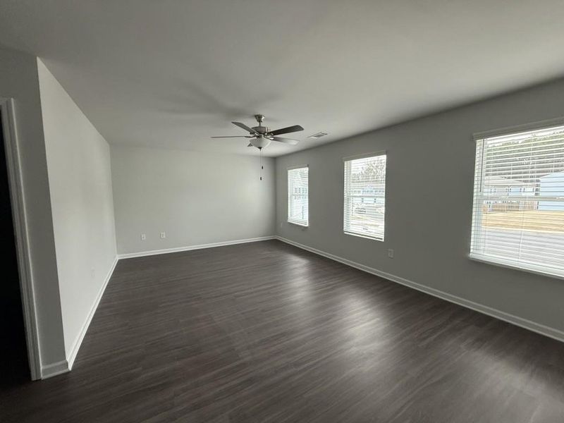 Spacious, unfurnished interior of a new home in , Calhoun (Image 5).