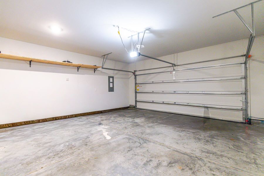 Spacious, unfurnished interior of a new home in , Summerville (Image 27).