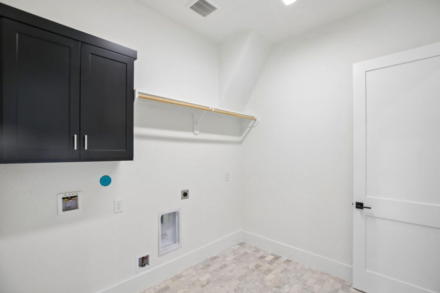 Spacious, unfurnished interior of a new home in Homestead Hill, New Waverly (Image 18).