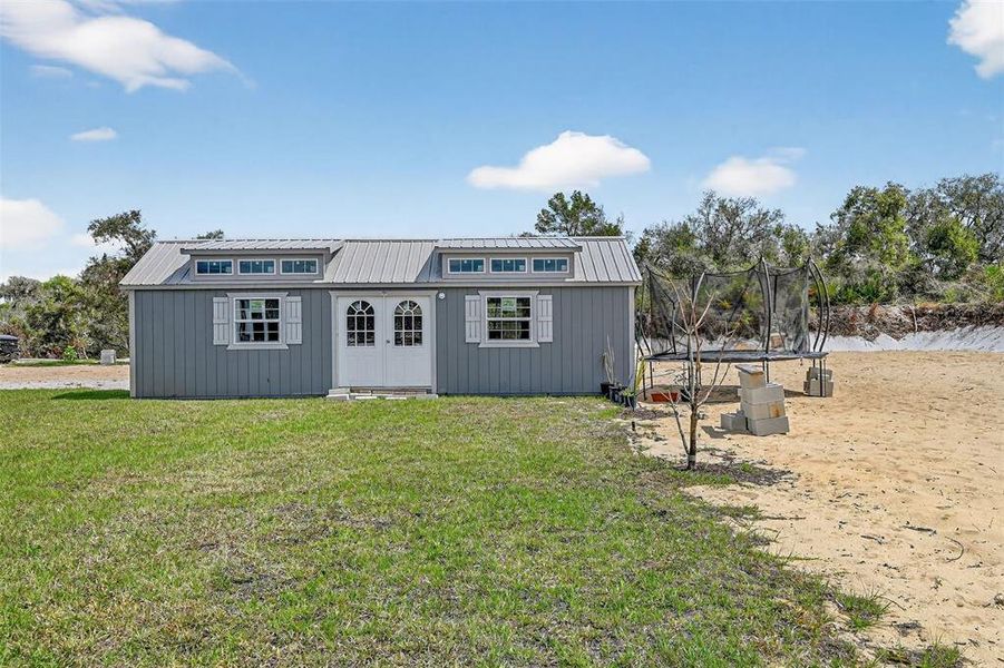 Exterior details and patio area of a home in , Lake Placid (Image 23).