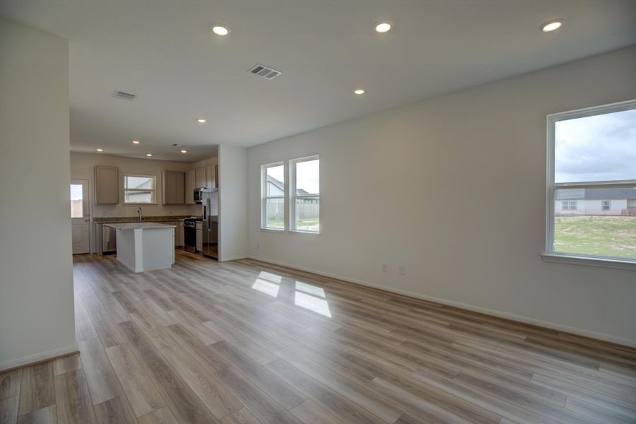 Spacious, unfurnished interior of a new home in Mason Woods, Cypress (Image 15).