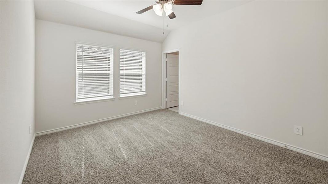 Spacious, unfurnished interior of a new home in Winchester Crossing, Princeton (Image 31).