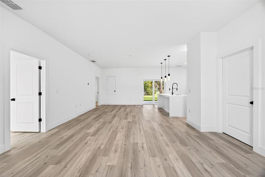 Spacious, unfurnished interior of a new home in , North Port (Image 14).