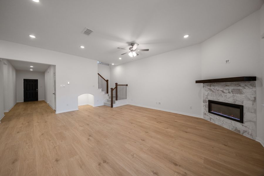 Spacious, unfurnished interior of a new home in Chalk Hill, Celina (Image 24).