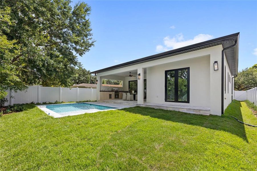 Exterior details and patio area of a home in , Orlando (Image 38).