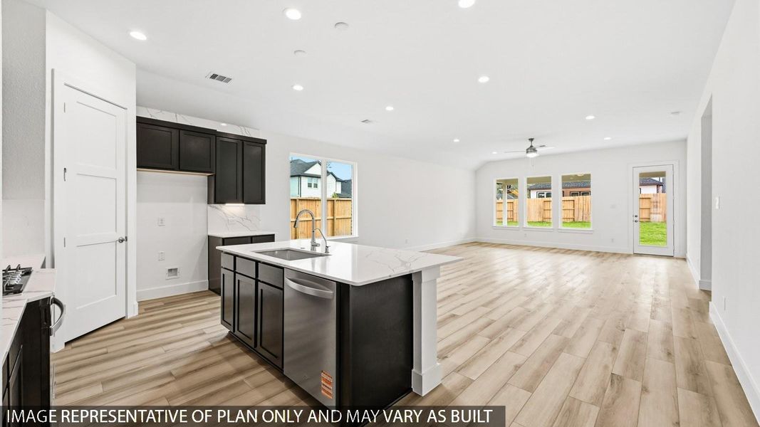 Furnished interior view inside a new home in Silverthorne, Conroe (Image 10). Furnished interior view inside a new home in Silverthorne, Conroe (Image 10).