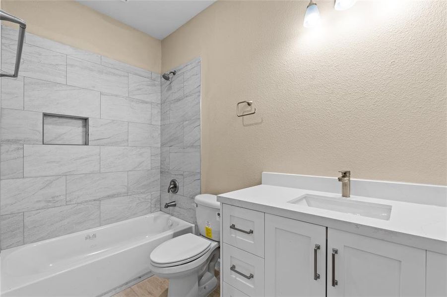 Furnished interior view inside a new home in , Irving (Image 9).