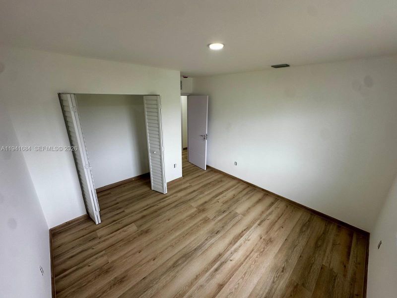 Spacious, unfurnished interior of a new home in , Florida City (Image 40).