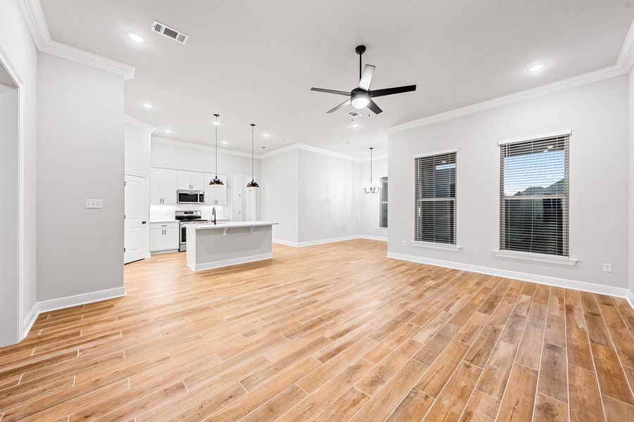 Spacious, unfurnished interior of a new home in Starburst at Hammock Bay, Freeport (Image 13).