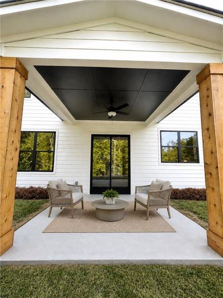 Exterior details and patio area of a home in , Dallas (Image 4).