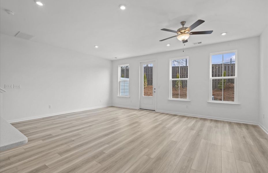 Spacious, unfurnished interior of a new home in Alston Park, Greenville (Image 27).