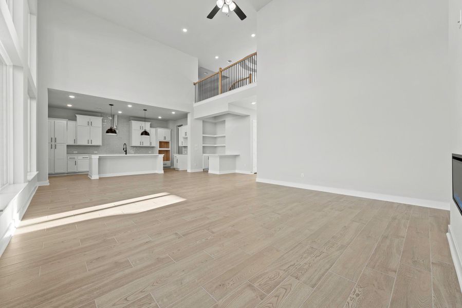 Representative image. Features, specifications, selections and colors may vary. Representative image. Features, specifications, selections and colors may vary.