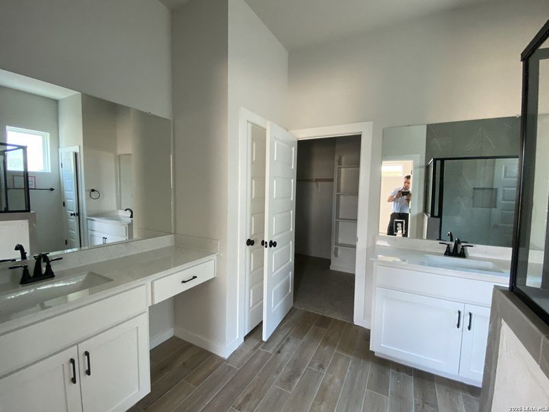 Furnished interior view inside a new home in Meyer Ranch, New Braunfels (Image 11).
